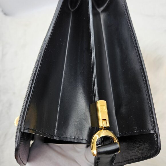 Louis Vuitton  Epi Capucines Shoulder Bag - Picture 12 of 17